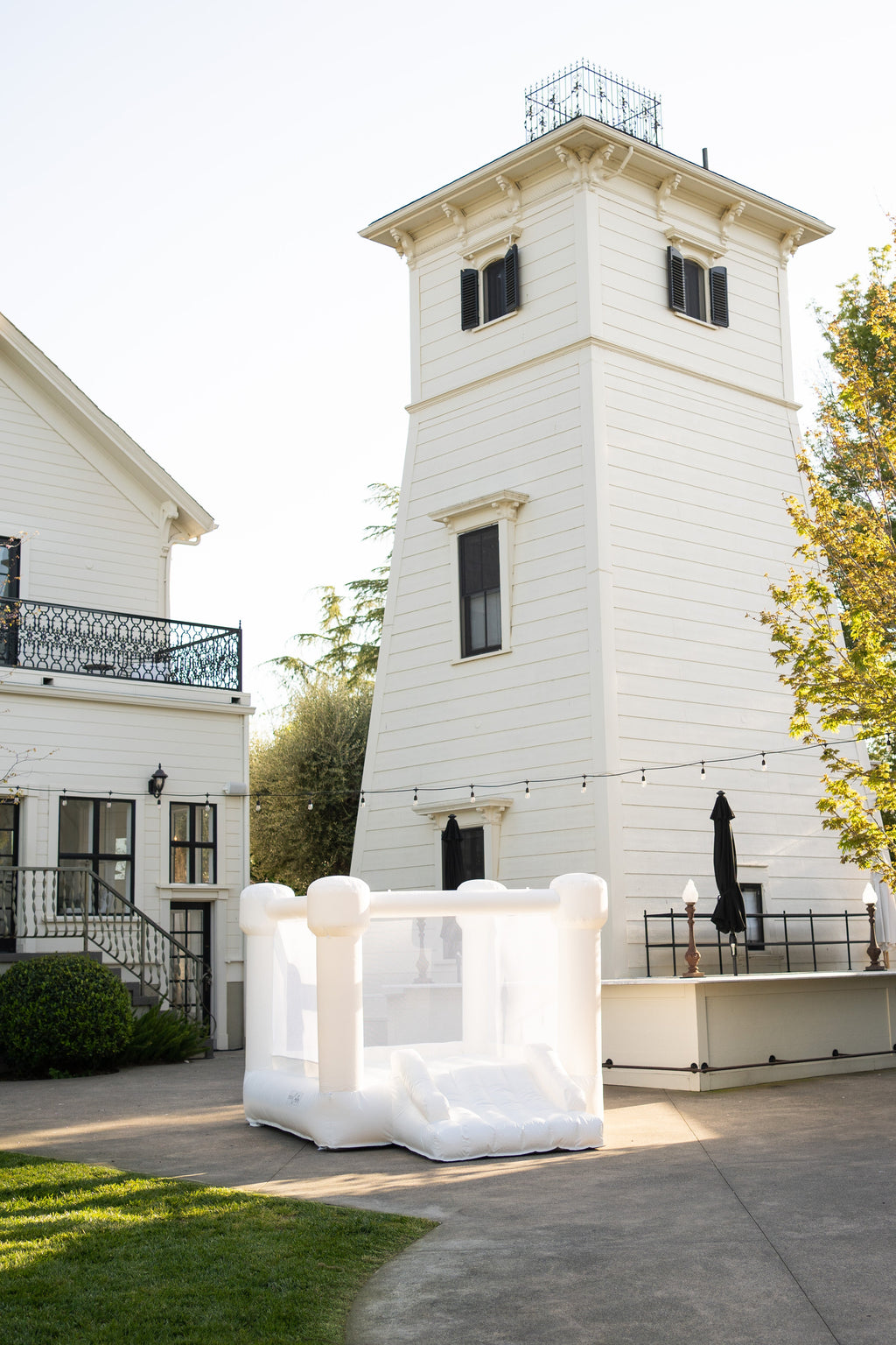 Mini Alex - White Bounce House with Flat Tops