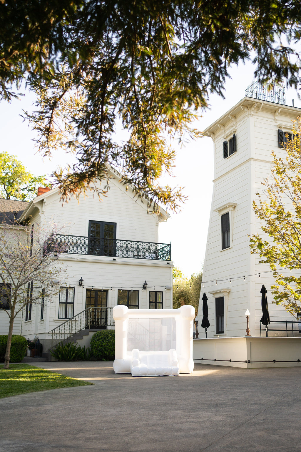 Mini Alex - White Bounce House with Flat Tops