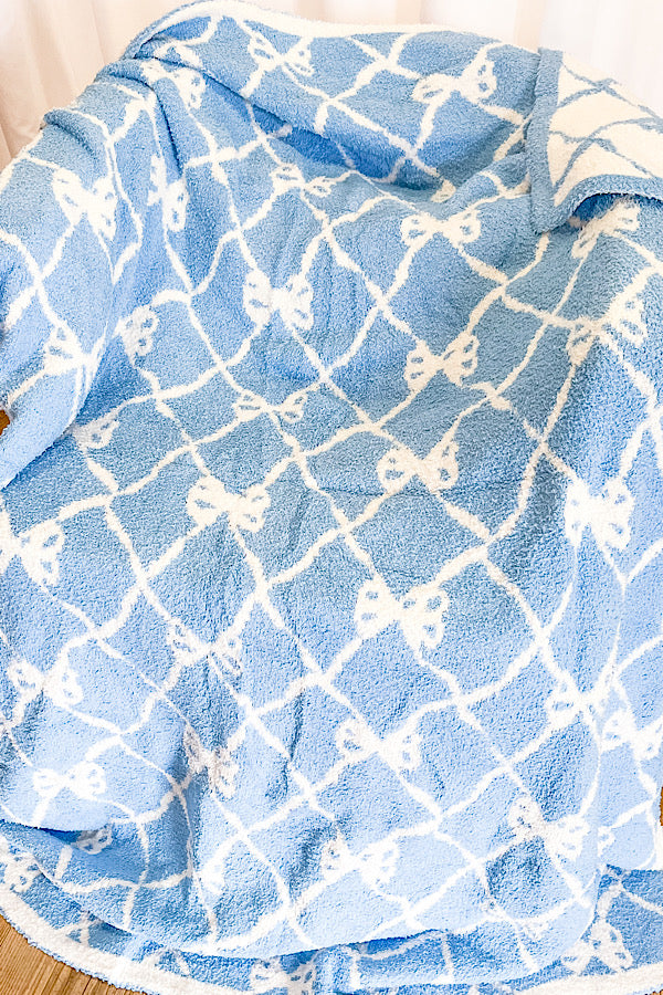 SC - ETA 9/25 - Blue and White Bow Luxury Blanket