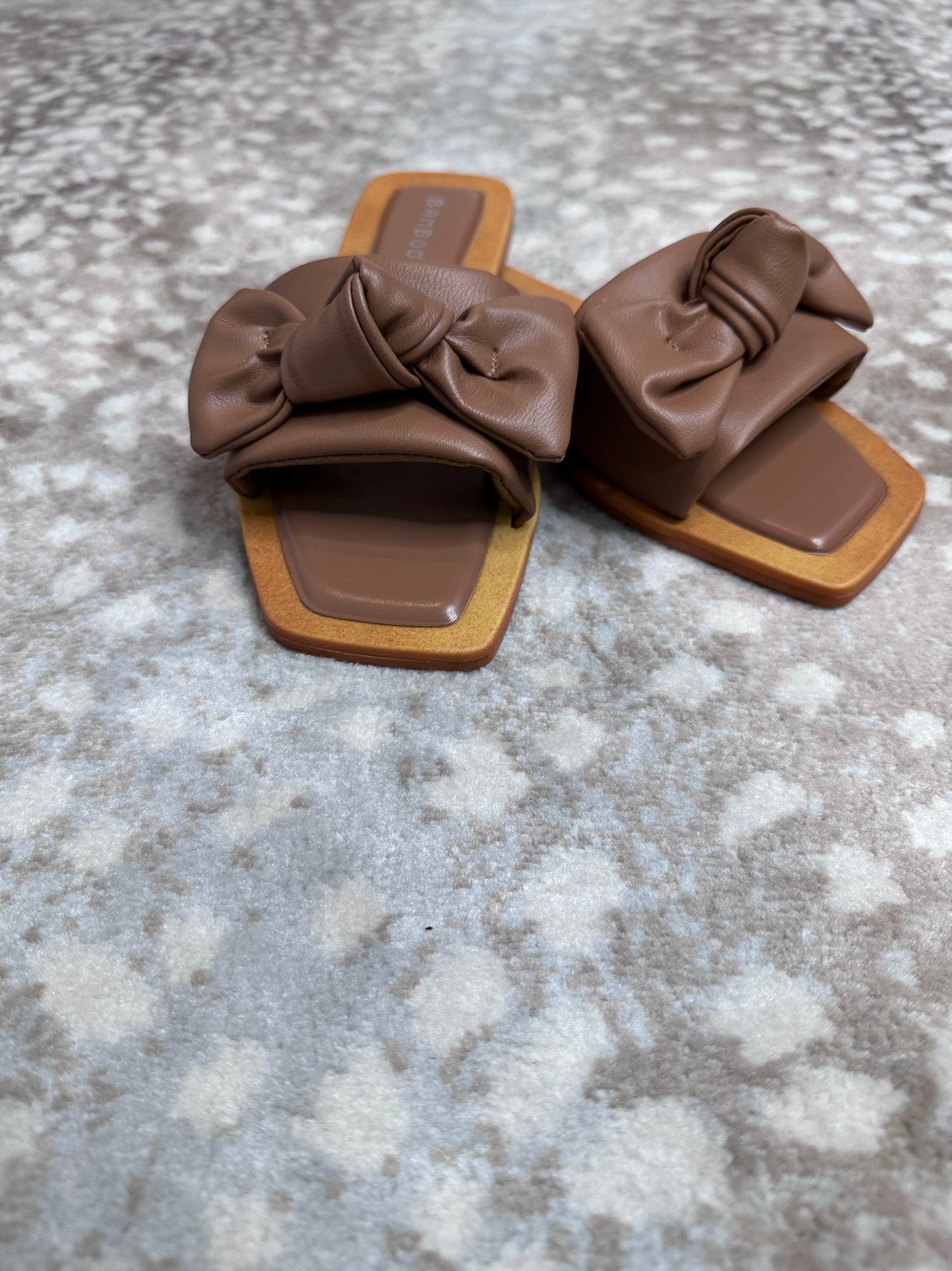 BOW-YOUtiful Sandals- Brown