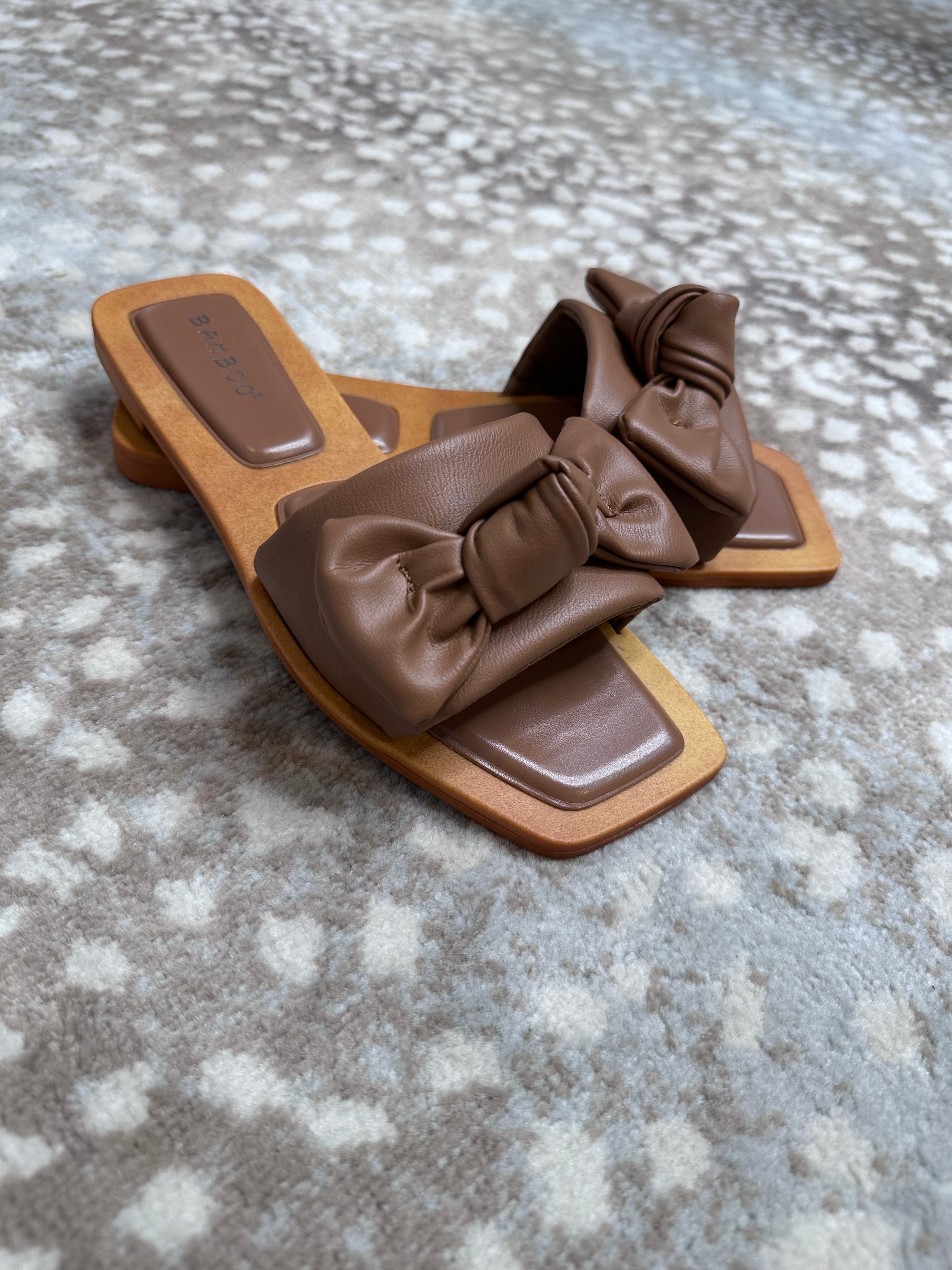 BOW-YOUtiful Sandals- Brown