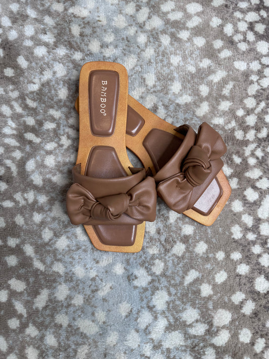 BOW-YOUtiful Sandals- Brown